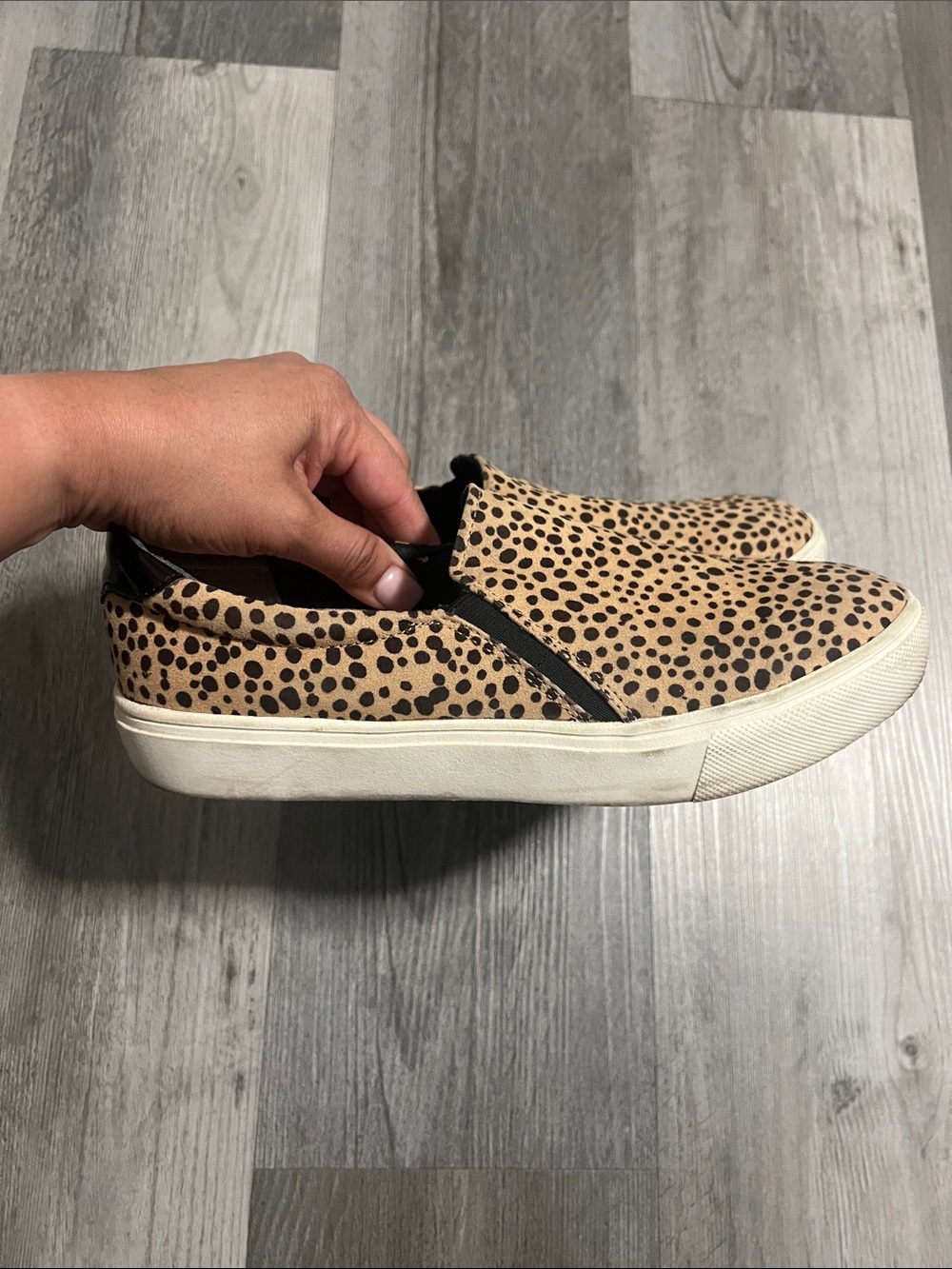 Dr.Schollβs womanβs Be Free energy technology cheetah print slip on shoes / 9
